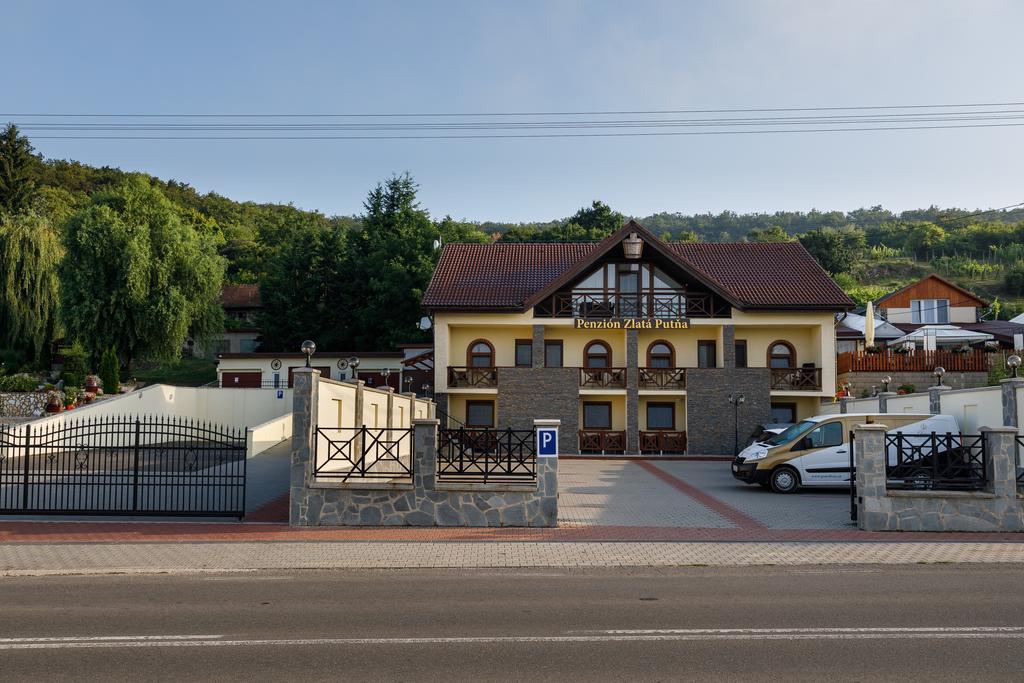 Tokaj Zlata Putna - Restaurant & Pension Vinicky Εξωτερικό φωτογραφία